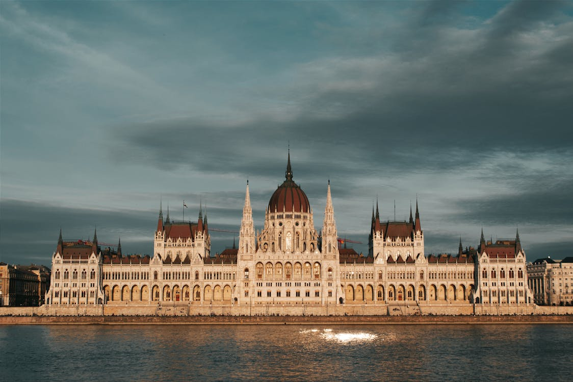 PAPRIKA, PARLIAMENT, AND PUSZTA: YOUR SPICY JOURNEY TO HUNGARY AWAITS (WITH VISA IN TOW)